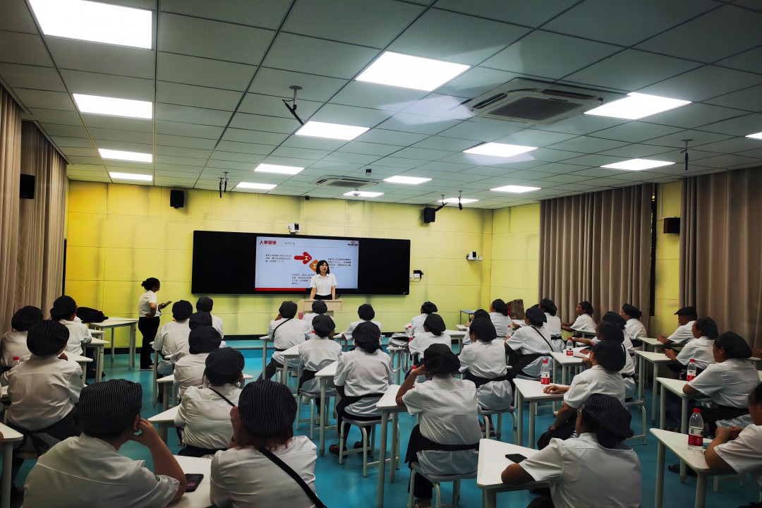 游艇会yth206餐饮集团开展2023年度秋季学期开学前食堂事情职员专项培训