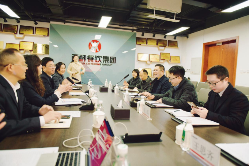 共筑协同育人平台，，，，，，开启校企相助新篇：西南科技大学经济治理学院副院长郭四代一行到游艇会yth206餐饮集团交流座谈